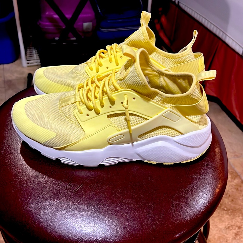 Nike Air Hurache Run Ultra Breathe Sneakers